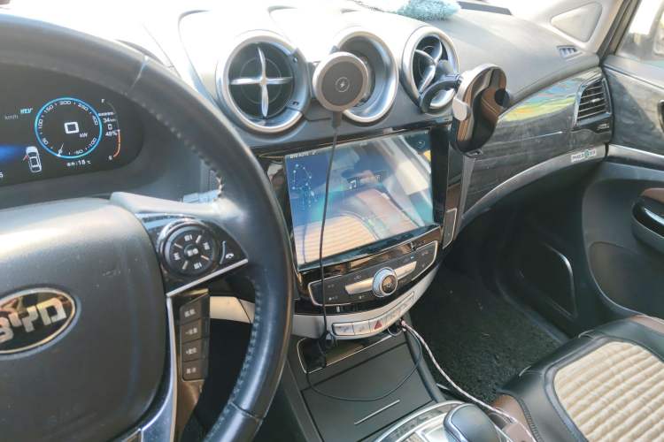 Used BYD Tang New Energy 2015 2.0T Four-Wheel-Drive Flagship Model