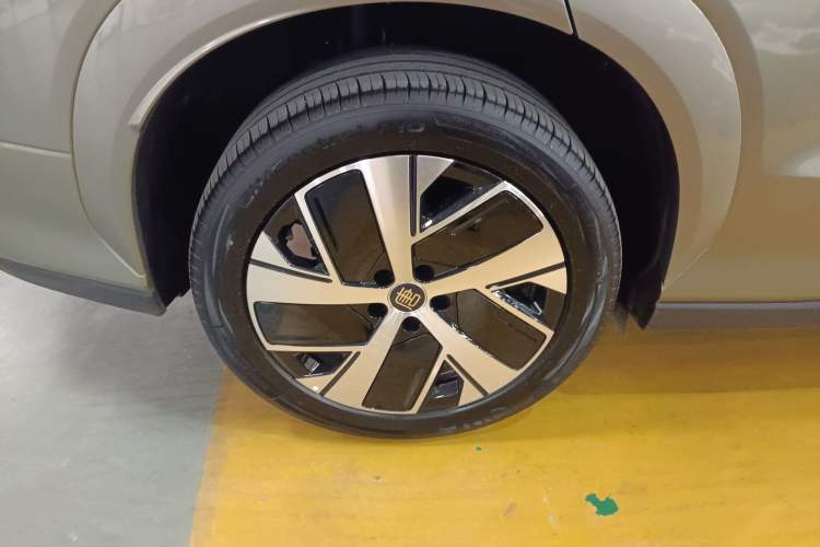 Used BYD Tang L 2025 EV 670KM LiDAR Flagship Version Right Rear Wheel Hub