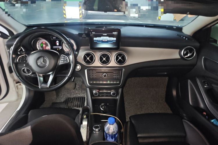 Used Mercedes-Benz GLA 2016 GLA 220 4MATIC Fashion Edition Center Console