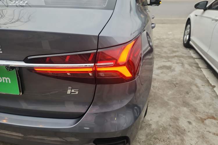 Used Roewe i5 2021 1.5L CVT Diamond Edition
