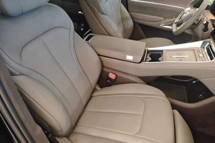 Used Denza N9 2025 Flagship Model Right Front Seat