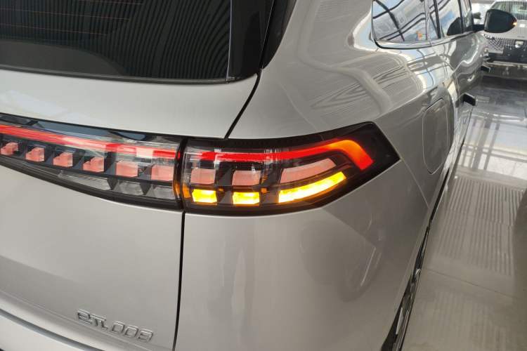 Used Dongfeng eπ eπ008 2024 210Max Range-Extended Version 6 Seats