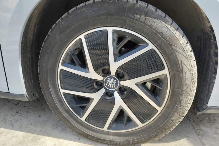Used BYD Qin L 2024 DM-i 120KM Leading Model Right Front Wheel Hub