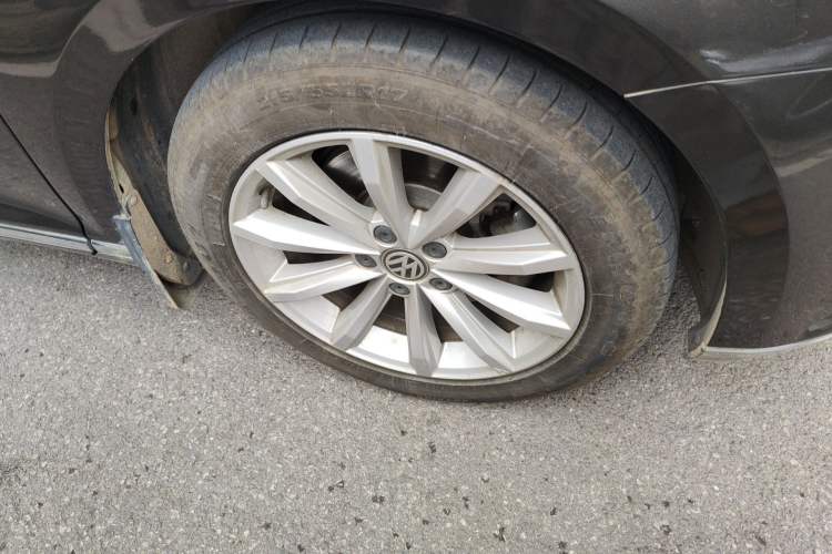 Used Volkswagen Magotan 2017 330TSI DSG Leading Model Right Front Wheel Hub