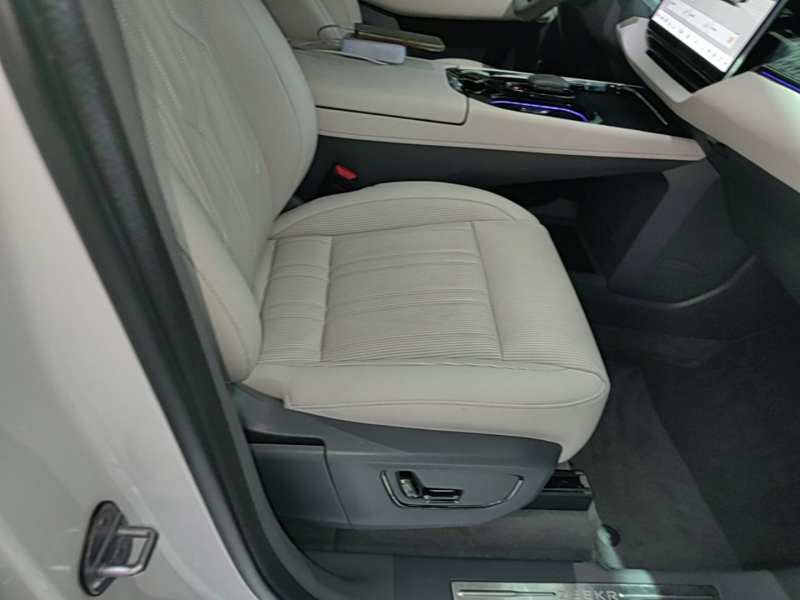 Used Zeekr 009 2022 WE Edition — 24