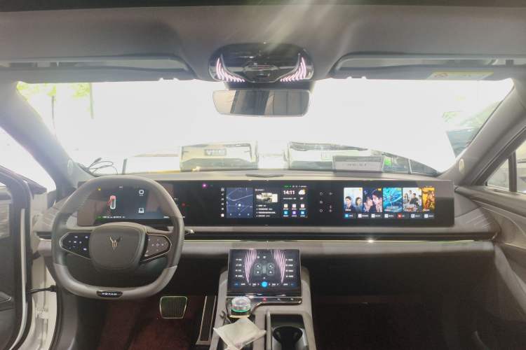 Used VOYAH PASSION 2024 PHEV Four-Wheel Drive Ultra-Long Range Flagship Model Headliner