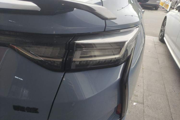 Used Dongfeng Aeolus Yixuan 2023 Mach Edition 1.5T Automatic Champion Version Right Rear Taillight