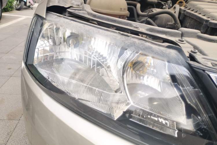 Used Skoda Rapid 2016 1.6L Manual Front-Wheel-Drive Version Right Front Headlight