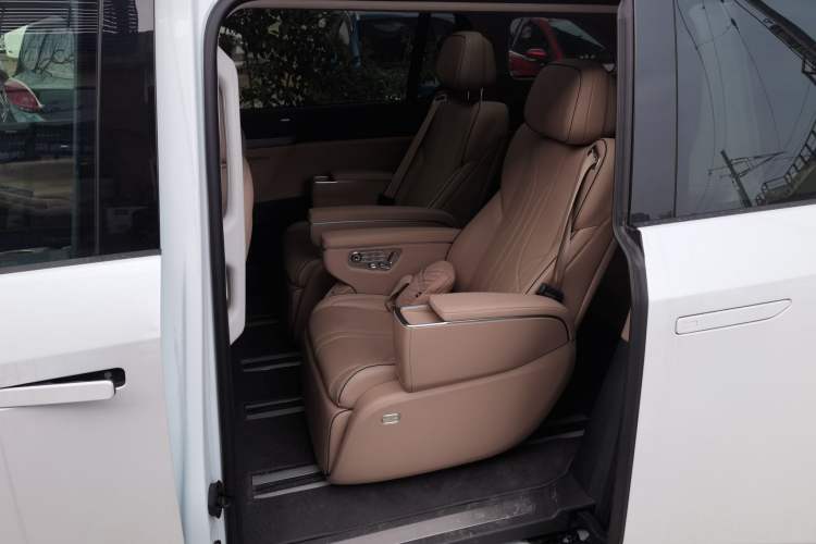 Used XPeng X9 2025 740 Ultra-Long Range Max
