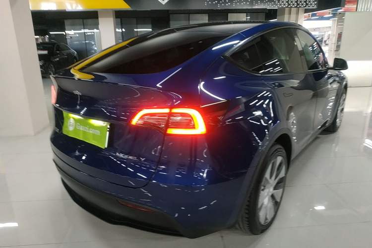 Used Tesla Model Y 2021 Long-Range All-Wheel-Drive Version 3D7