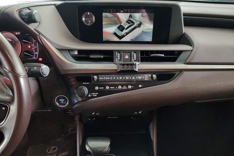 Used Lexus ES 2020 300h Premier Edition