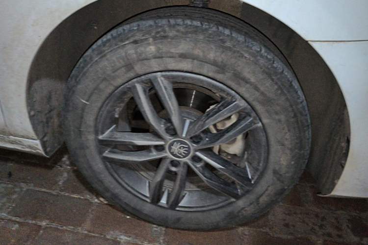 Used BYD Qin Pro 2020 Beyond Edition 1.5TI Automatic Prestige Version Right Front Wheel Hub