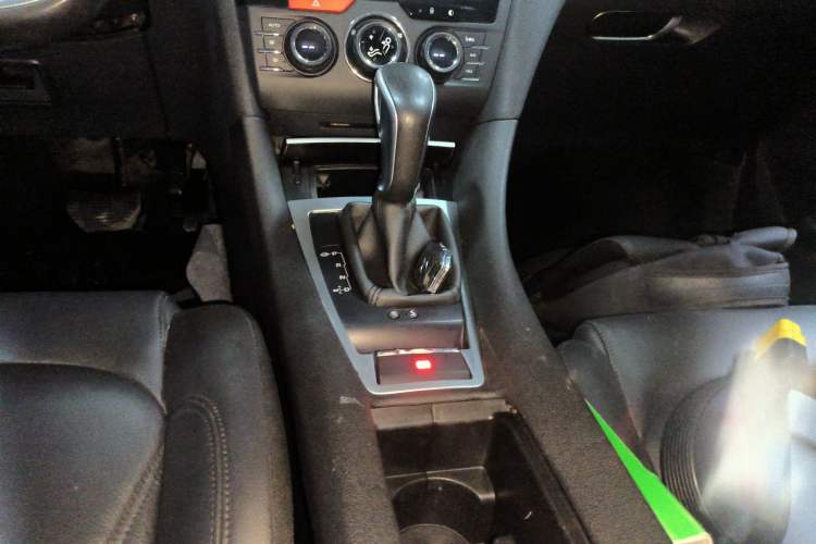 Used DS 5LS 2014 1.6T Luxury Edition THP160 Gear Lever