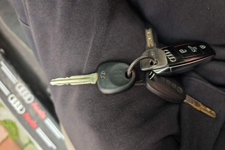 Used Hyundai Celesta 2011 1.6L Manual Luxury Model Vehicle Key