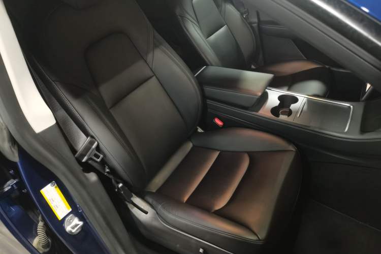 Used Tesla Model Y 2022 Rear-Wheel-Drive Version Right Front Seat