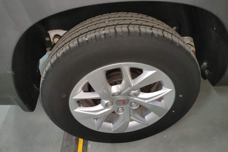 Used Wuling Hongguang S3 2019 1.5L Manual Comfort Model China VI Standard Right Rear Wheel Hub