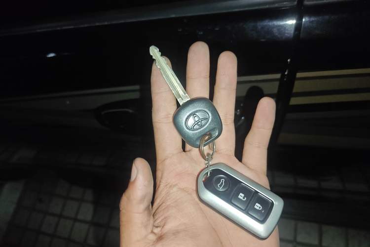 Used Toyota Prado 2010 2.7L Automatic Deluxe Edition Vehicle Key