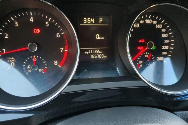 Used Volkswagen Sagitar 2017 230TSI Automatic Comfort Version Odometer Close Up