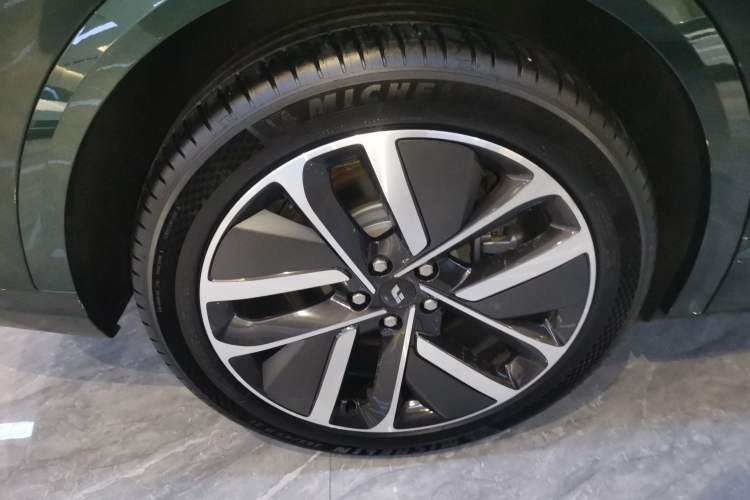 Used Li Auto L8 2024 Ultra Model Right Rear Wheel Hub