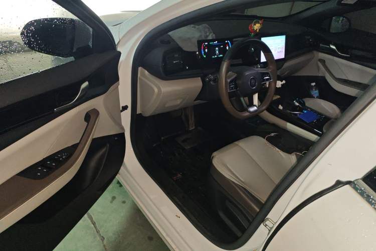 Used BYD Qin PLUS 2023 Champion Edition DM-i 55KM Leading Model Driver Seat