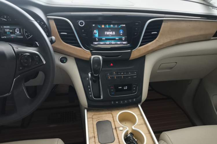 Used Buick GL8 2018 ES 28T Comfort Model China VI Standard Audio And AC Panel