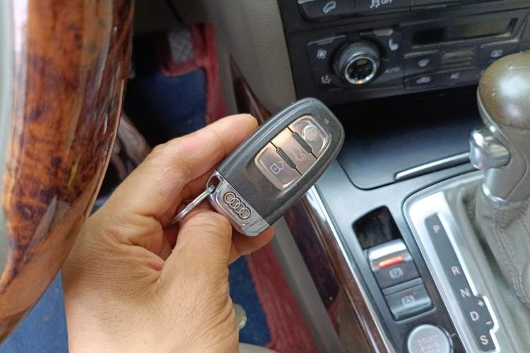 Used Audi Q5 2011 2.0TFSI Comfort Version Vehicle Key