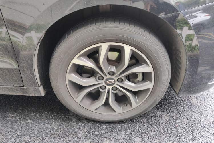 Used Geely Auto Emgrand GT 2018 1.8T Zunshang Zhiling Edition Right Front Wheel Hub