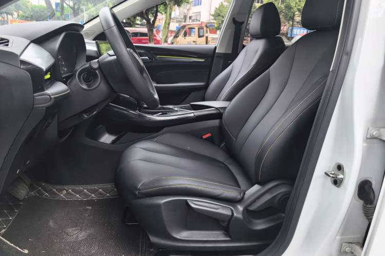 Used Roewe i5 2021 1.5L CVT Black Gold Edition