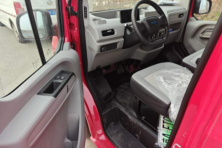 Used JMC E Fushun 2025 Model, Blind Window Version, 41.86 kWh, Short Axle, Low-roof, 3.0 tons
