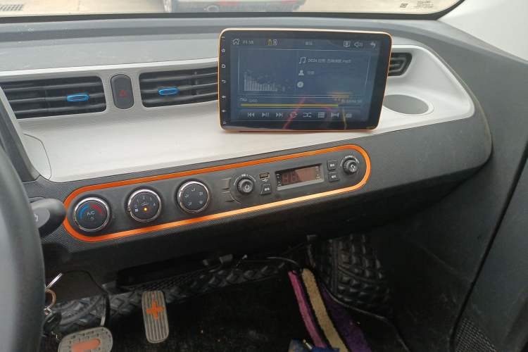 Used Wuling Hongguang MINIEV 2020 Freedom Version Lithium Iron Phosphate Audio And AC Panel