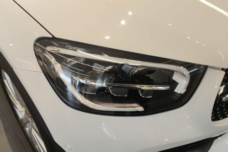 Used Mercedes-Benz GLC Coupe 2020 GLC 260 4MATIC Coupe SUV Exterior 3