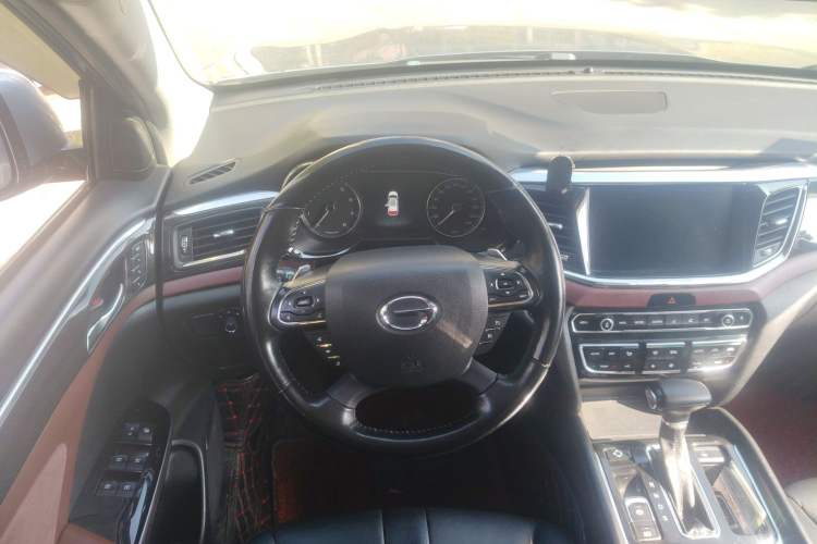 Used GAC Trumpchi GS8 2017 320T Two-Wheel Drive Luxury Smart Connectivity Version (7 Seats) Steering Wheel