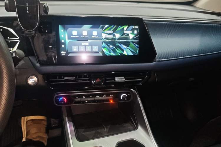 Used GAC Trumpchi GS3 2025 Shadow Speed 270T Enjoyment Edition Soaring to New Heights Audio And AC Panel