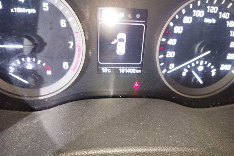 Used Hyundai Tucson 2015 1.6T Dual-Clutch Two-Wheel-Drive Smart Model Odometer Close Up