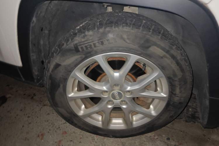 Used Jeep Cherokee 2016 2.4L Leading Smart Version
