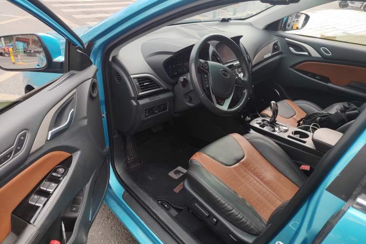 Used BYD Qin New Energy 2015 1.5T Dual-Crown Flagship Plus Edition Driver Seat