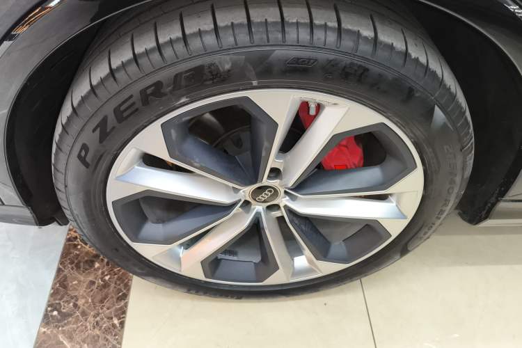 Used Audi Q7 2022 55 TFSI quattro S line Sport model
