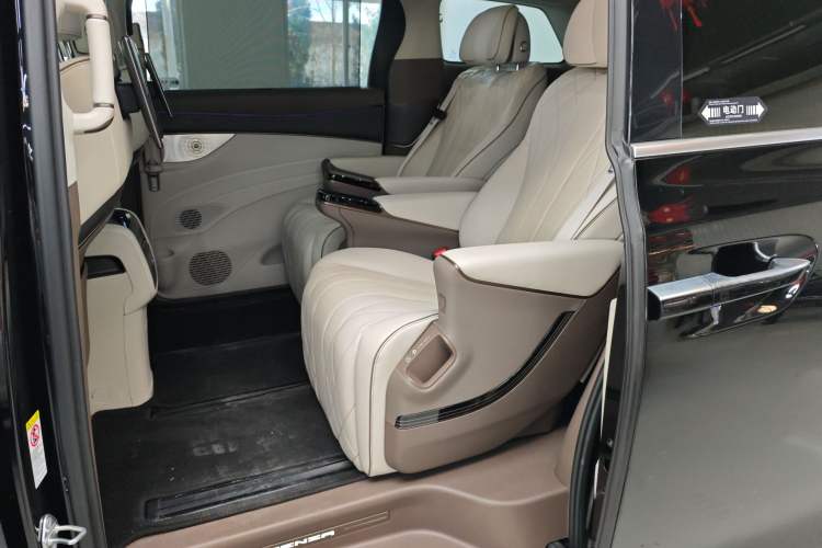 Used Denza D9 2022 DM-i 970 Four-Wheel Drive Flagship Model
