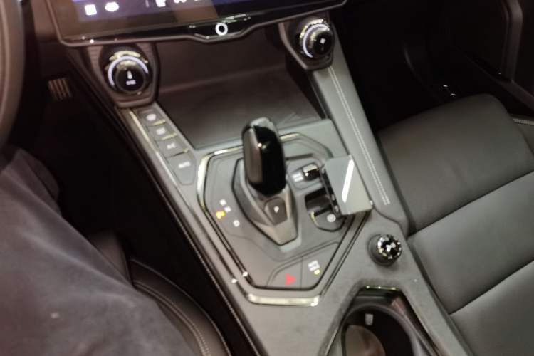 Used Lynk & Co 01 2021 2.0TD Four-Wheel Drive Hype-Halo Gear Lever