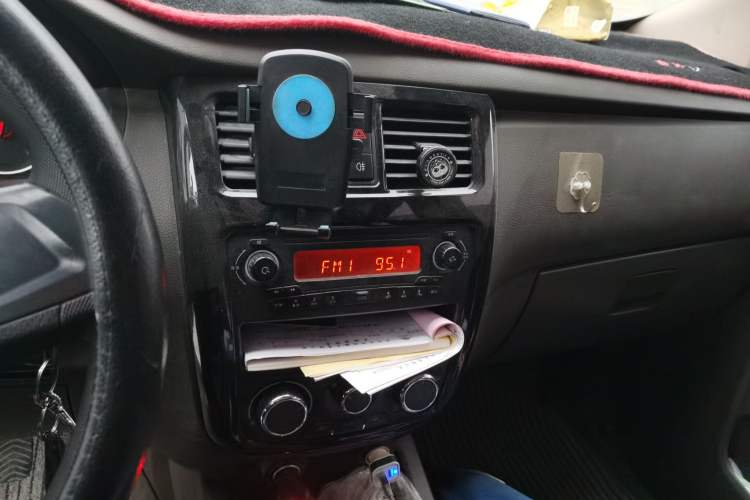 Used Wuling Rongguang V 2018 1.5L Standard Version Audio And AC Panel
