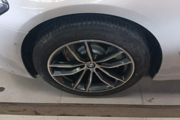 Used BMW 5 Series 2022 525Li M Sport Package Left Front Wheel Hub