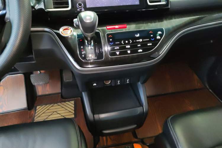 Used Honda Elysion 2019 2.0L Hybrid Luxury Edition Gear Lever