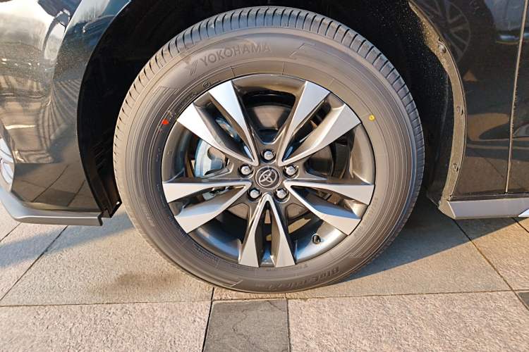 Used Toyota Granvia 2026 Model 2.5L Hybrid Luxury Edition