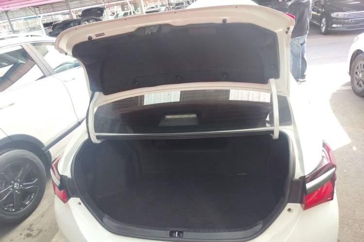 Used Toyota Corolla 2017 Revised Dual-Engine 1.8L E-CVT Leading Edition Trunk