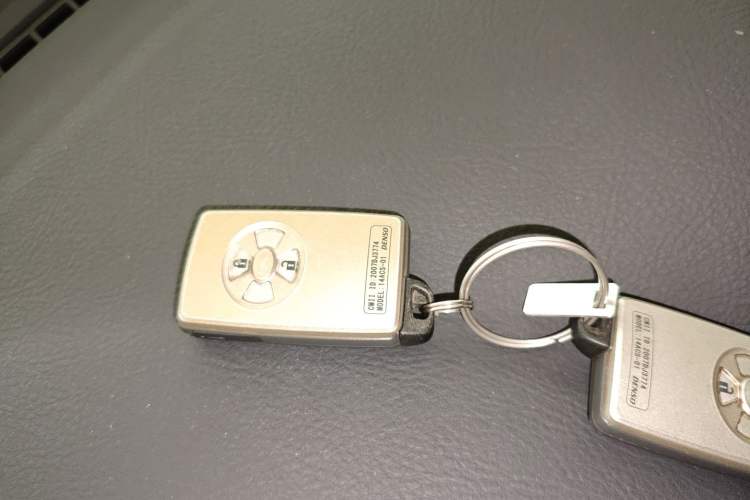 Used Toyota RAV4 2009 2.4L Automatic Luxury Edition Vehicle Key