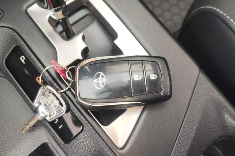Used Toyota RAV4 2016 2.5L Automatic 4x4 Elite Edition Vehicle Key
