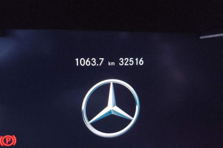 Used Mercedes-Benz GLC 2021 GLC 260 L 4MATIC Dynamic Edition Odometer Close Up