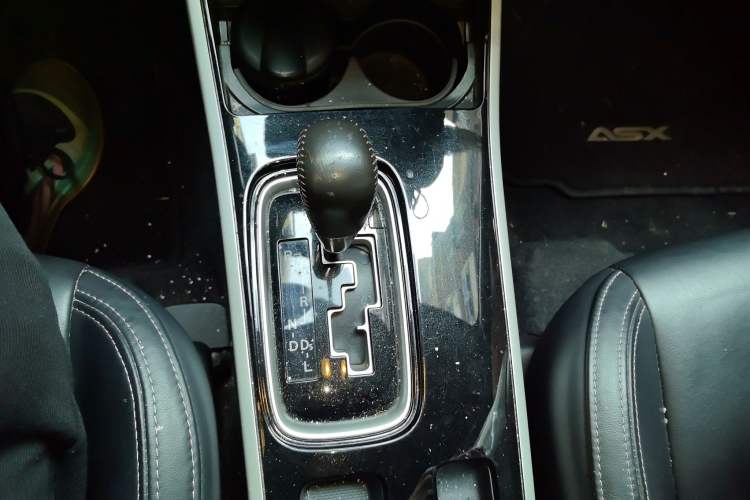 Used Mitsubishi Outlander 2019 2.0L Two-Wheel Drive Comfort Edition 5 Seats China VI Standard
