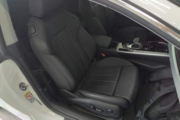 Used Audi A5 2022 Coupe 40 TFSI Fashion Dynamic Model Right Front Seat