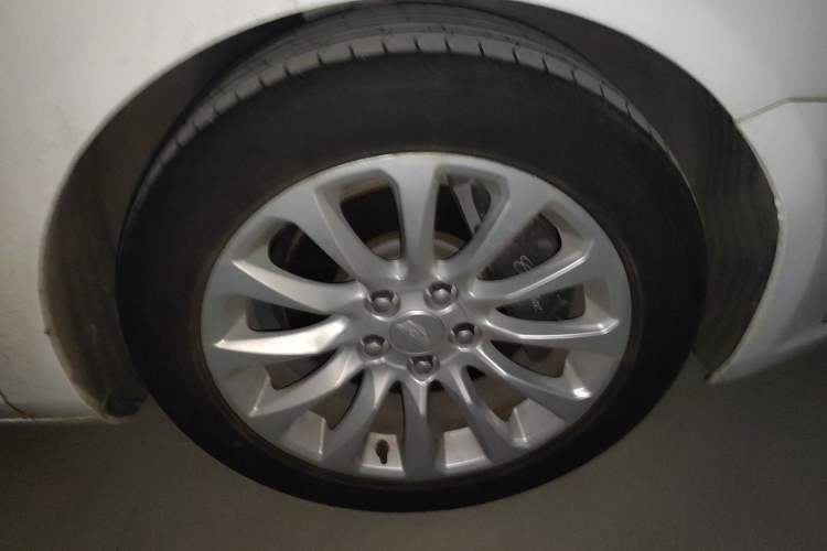 Used Cadillac XTS 2018 28T Tech Edition Right Front Wheel Hub